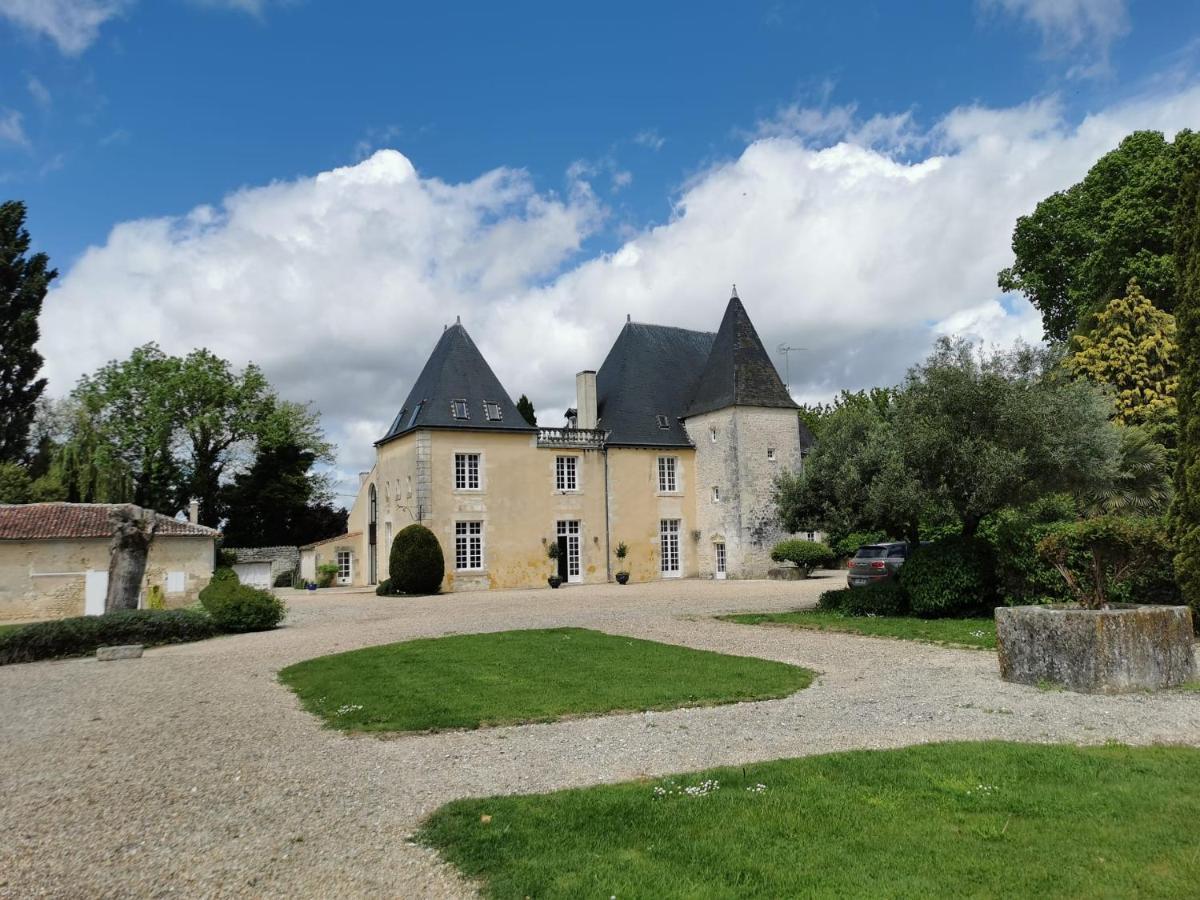Chateau De La Vallade Saint-Porchaire Esterno foto